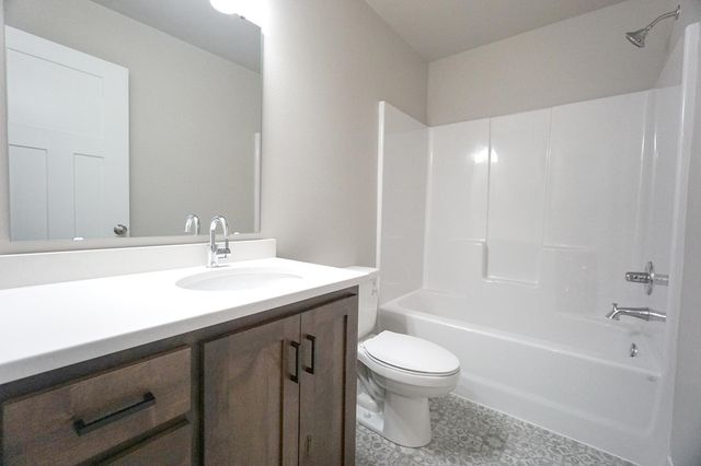 6020 80th Avenue S, Fargo, ND 58047