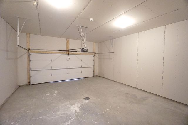 6020 80th Avenue S, Fargo, ND 58047