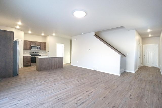 6020 80th Avenue S, Fargo, ND 58047