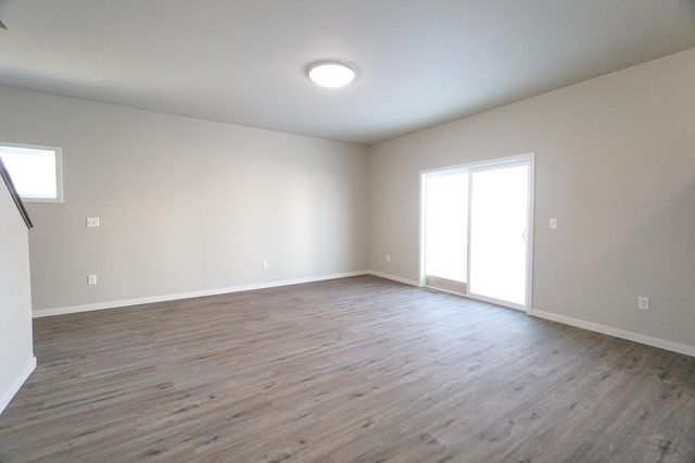 6020 80th Avenue S, Fargo, ND 58047