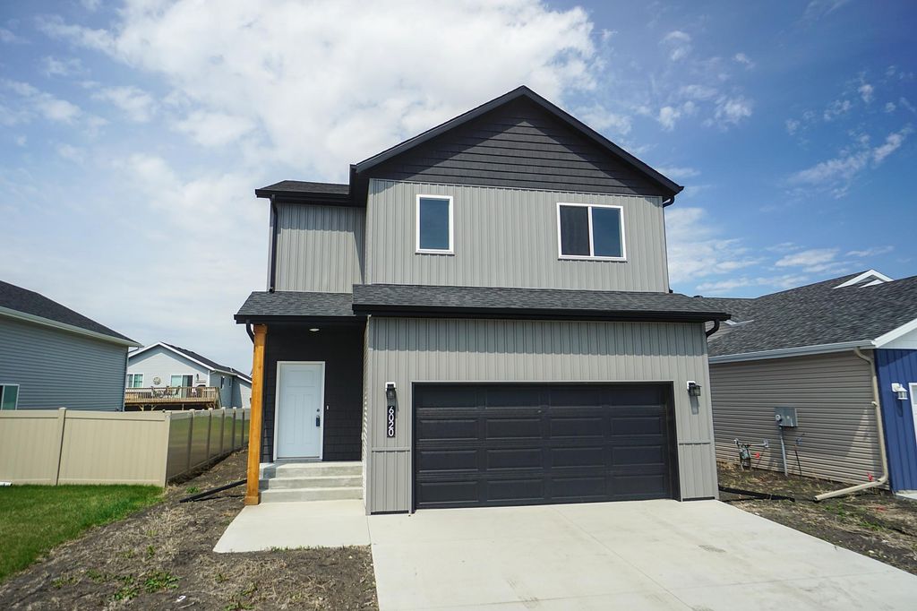 6020 80th Avenue S, Fargo, ND 58047