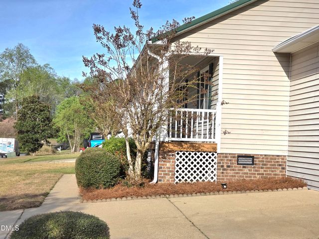 107 Oak Park Drive, Benson, NC 27504