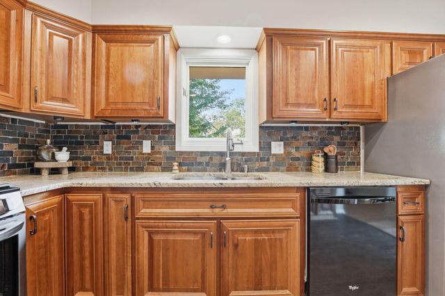 635 Iona Lane, Roseville, MN 55113