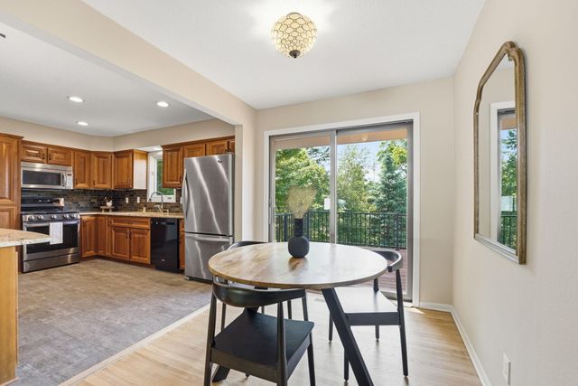 635 Iona Lane, Roseville, MN 55113
