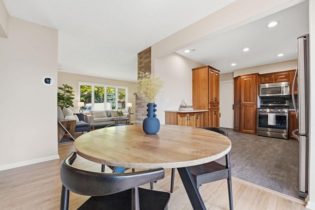635 Iona Lane, Roseville, MN 55113