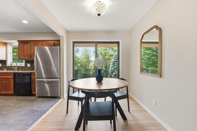 635 Iona Lane, Roseville, MN 55113