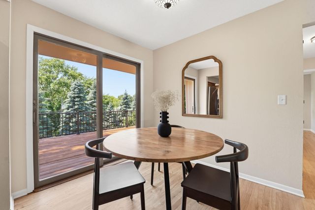 635 Iona Lane, Roseville, MN 55113