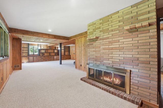 635 Iona Lane, Roseville, MN 55113