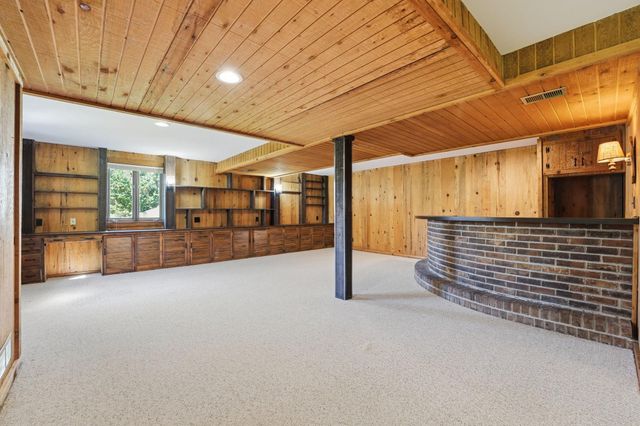 635 Iona Lane, Roseville, MN 55113