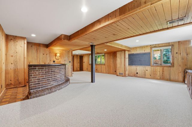 635 Iona Lane, Roseville, MN 55113