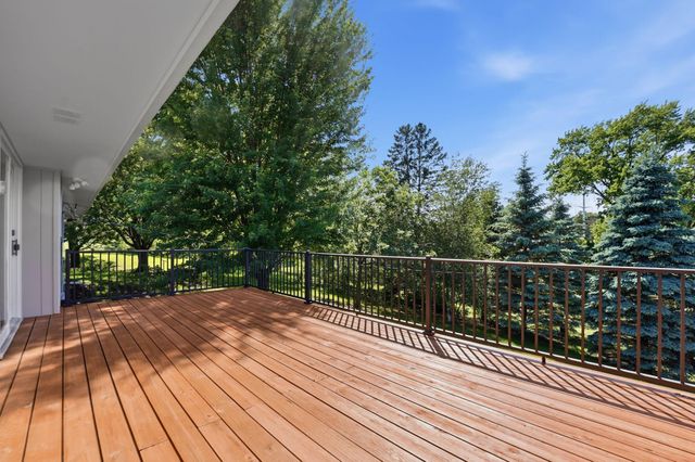 635 Iona Lane, Roseville, MN 55113
