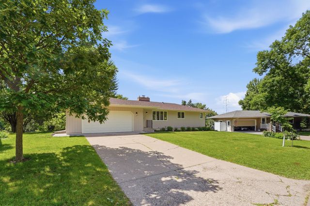 635 Iona Lane, Roseville, MN 55113