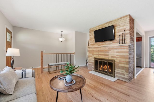 635 Iona Lane, Roseville, MN 55113