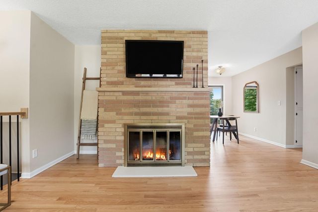 635 Iona Lane, Roseville, MN 55113