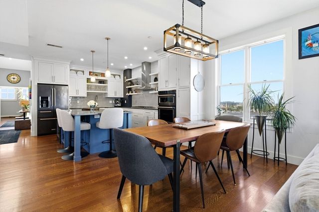 284 Bunker Hill St 5, Boston, MA 02129