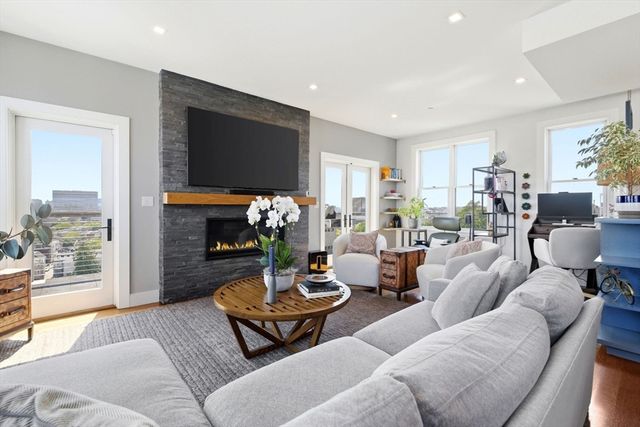 284 Bunker Hill St 5, Boston, MA 02129
