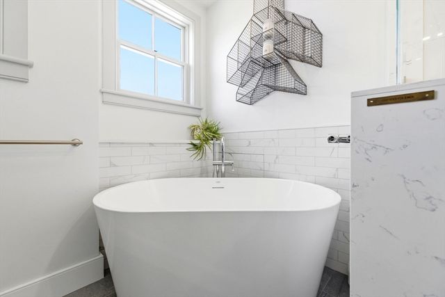 284 Bunker Hill St 5, Boston, MA 02129