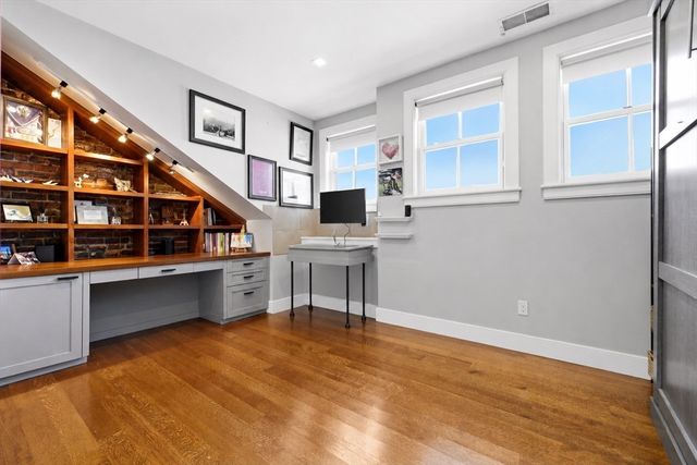 284 Bunker Hill St 5, Boston, MA 02129