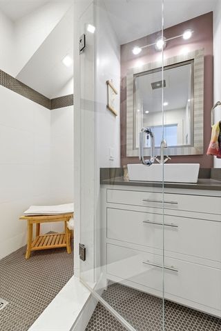 284 Bunker Hill St 5, Boston, MA 02129