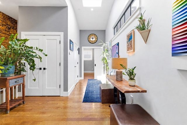 284 Bunker Hill St 5, Boston, MA 02129