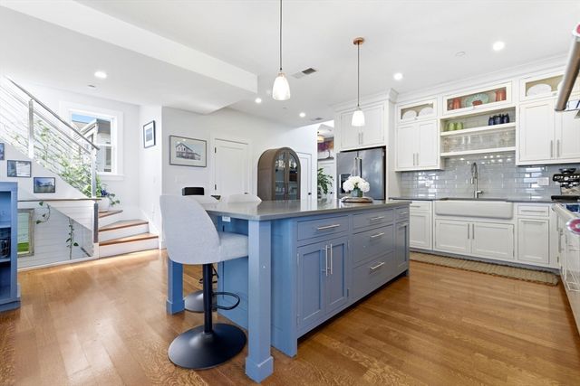 284 Bunker Hill St 5, Boston, MA 02129