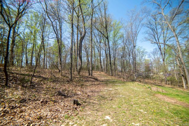 1423 N Lawrence Hollow Drive, Bloomfield, IN 47424