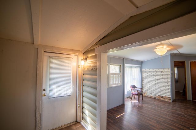 1423 N Lawrence Hollow Drive, Bloomfield, IN 47424