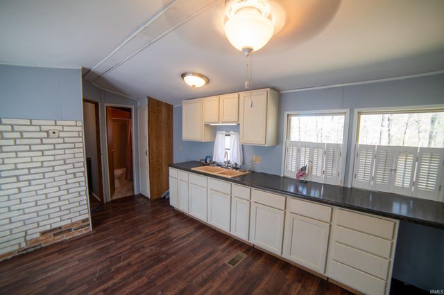 1423 N Lawrence Hollow Drive, Bloomfield, IN 47424