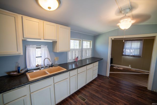 1423 N Lawrence Hollow Drive, Bloomfield, IN 47424