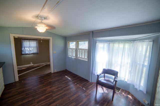 1423 N Lawrence Hollow Drive, Bloomfield, IN 47424