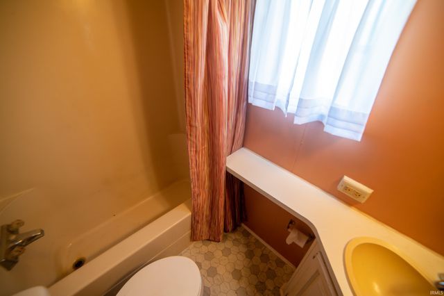 1423 N Lawrence Hollow Drive, Bloomfield, IN 47424