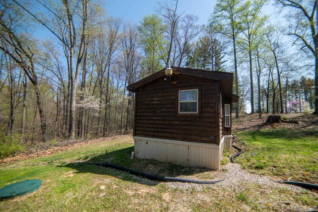 1423 N Lawrence Hollow Drive, Bloomfield, IN 47424