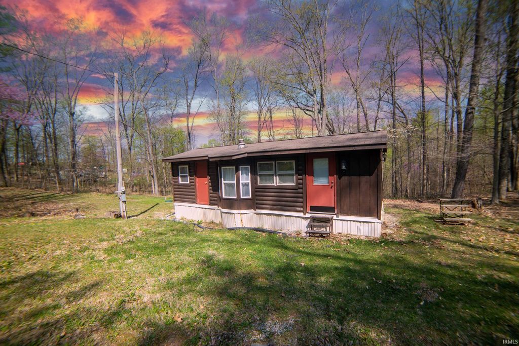 1423 N Lawrence Hollow Drive, Bloomfield, IN 47424