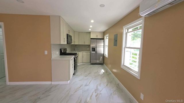 124-05 Jamaica Avenue 2R, Richmond Hill, NY 11418