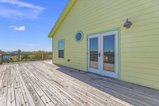 920 Palmview, Crystal Beach, TX 77650