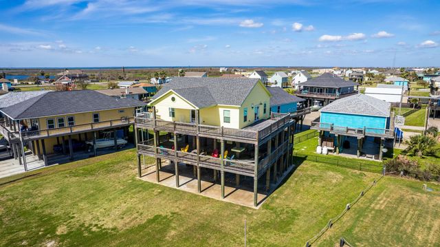 920 Palmview, Crystal Beach, TX 77650