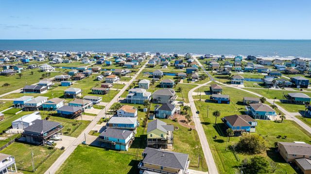 920 Palmview, Crystal Beach, TX 77650