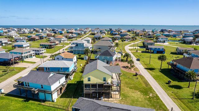 920 Palmview, Crystal Beach, TX 77650