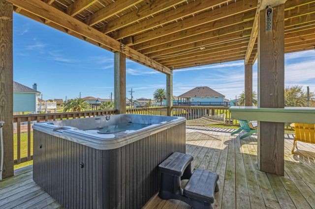 920 Palmview, Crystal Beach, TX 77650