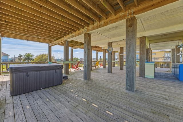 920 Palmview, Crystal Beach, TX 77650