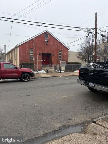 824 S 8TH ST, Camden, NJ 08102