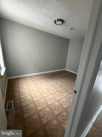 824 S 8TH ST, Camden, NJ 08102