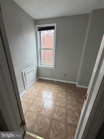 824 S 8TH ST, Camden, NJ 08102