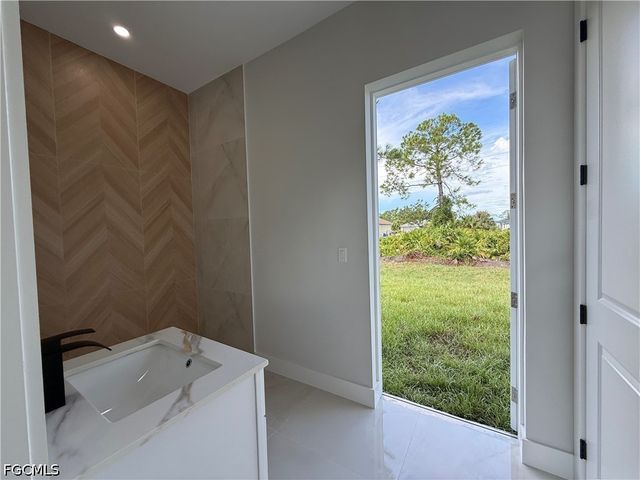 824 Dawhert AVE S, Lehigh Acres, FL 33974