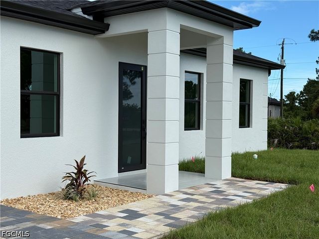 824 Dawhert AVE S, Lehigh Acres, FL 33974