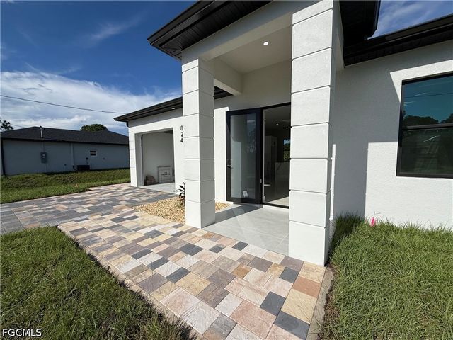 824 Dawhert AVE S, Lehigh Acres, FL 33974