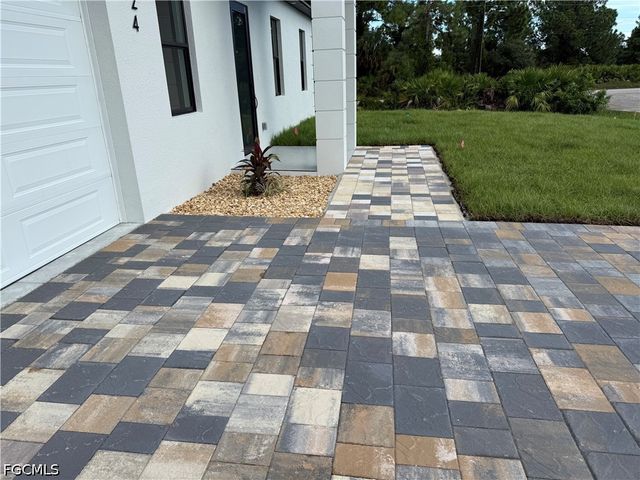 824 Dawhert AVE S, Lehigh Acres, FL 33974