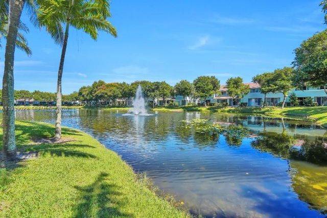 1942 Alamanda Way, Riviera Beach, FL 33404