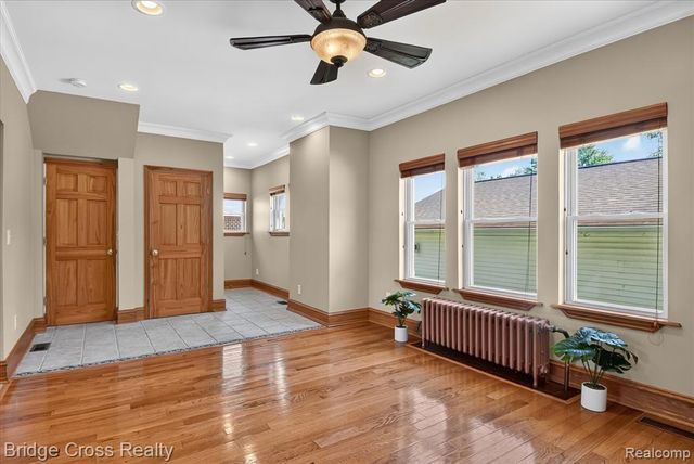 285 E Long Lake, Troy, MI 48085