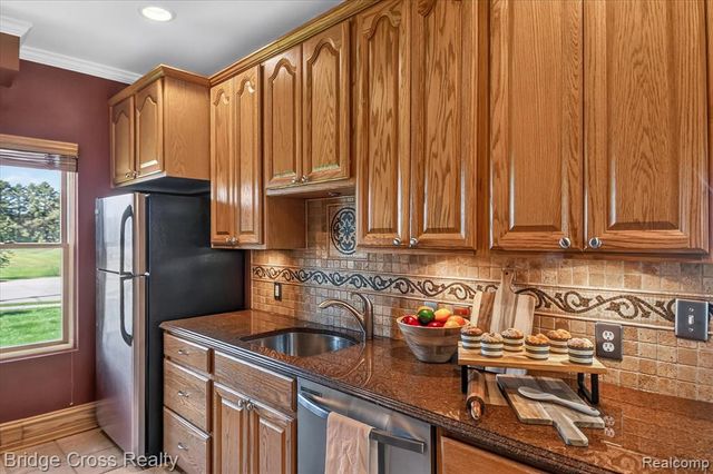 285 E Long Lake, Troy, MI 48085